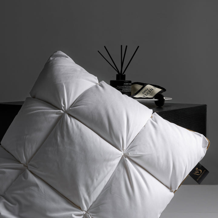 Luxurious goose down pillow, three colors of white, red and green, luxurious puff plaid, three-layer cavity structure