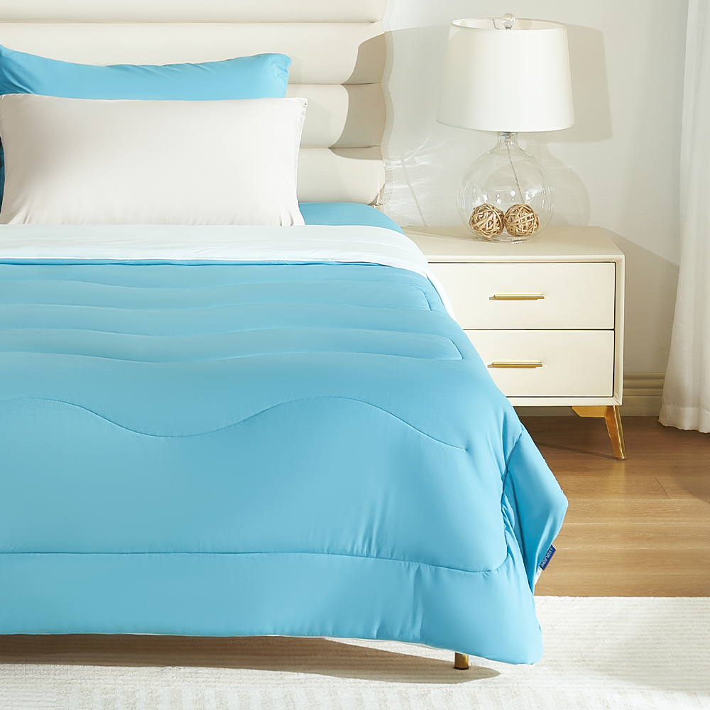 Chillwave™ Cooling Comforter
