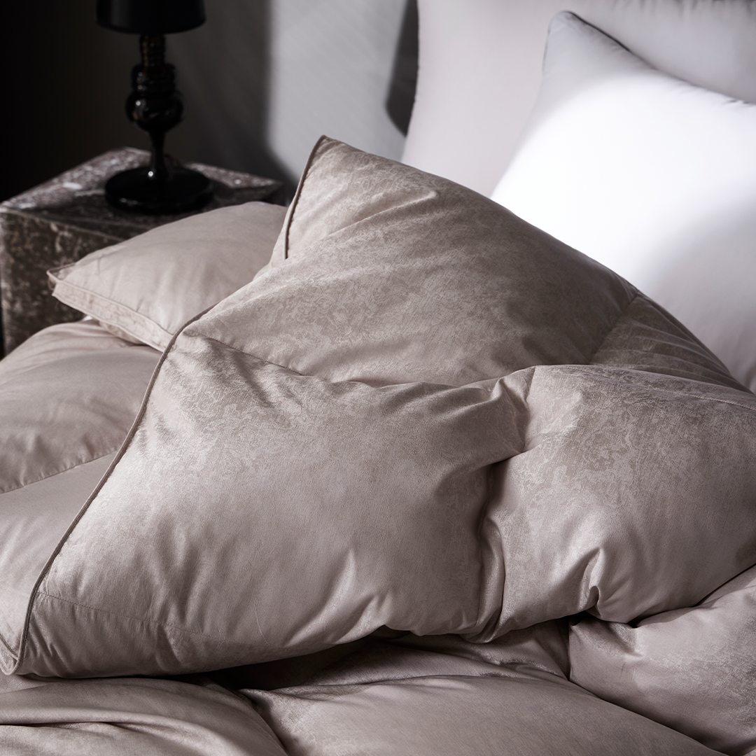 900 F.P Silk Iceland Goose Down Duvet - Grey