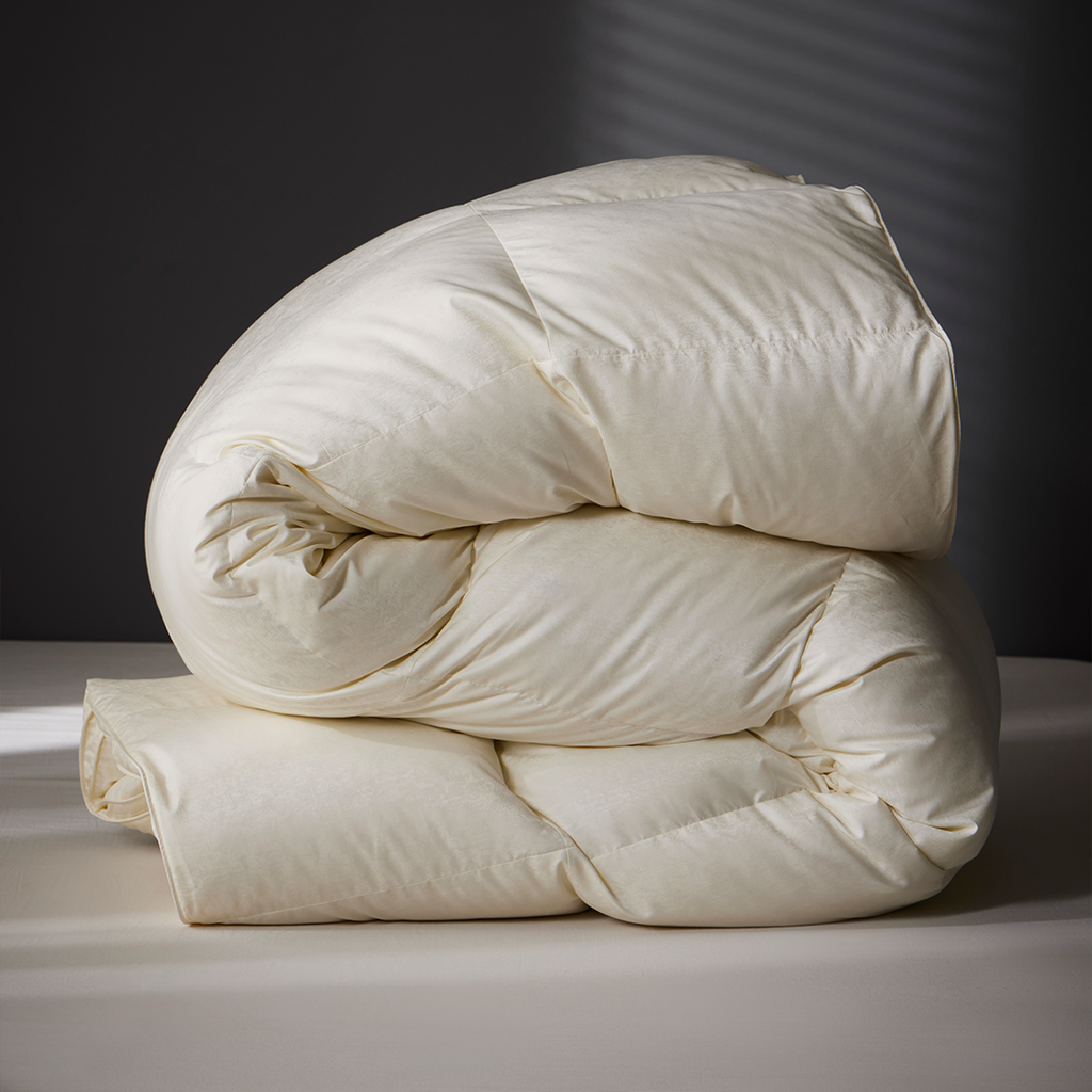 900 F.P Silk Iceland Goose Down Duvet - White