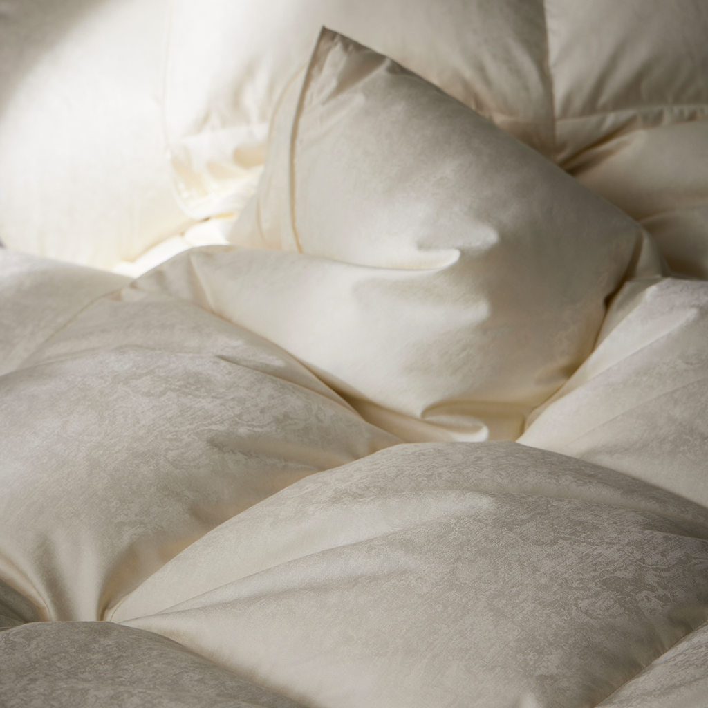 900 F.P Silk Iceland Goose Down Duvet - White