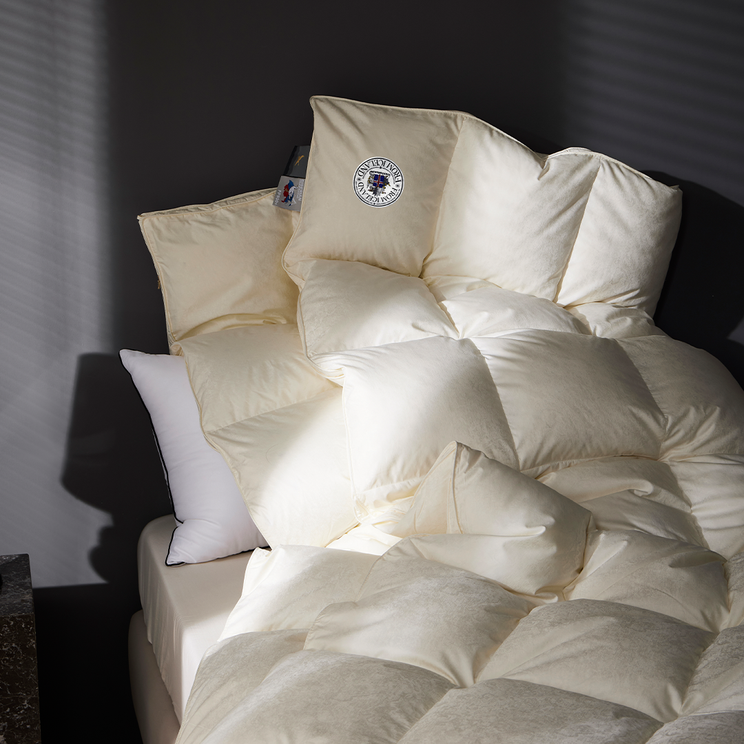 900 F.P Silk Iceland Goose Down Duvet - White