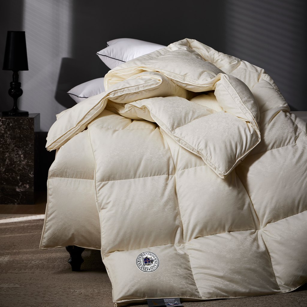 900 F.P Silk Iceland Goose Down Duvet - White