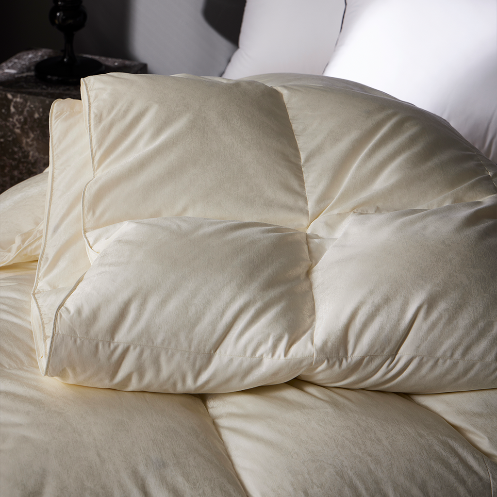 900 F.P Silk Iceland Goose Down Duvet - White