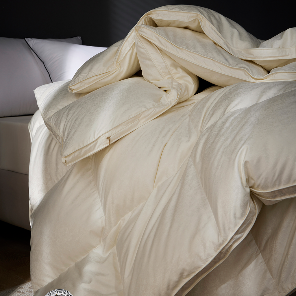 900 F.P Silk Iceland Goose Down Duvet - White