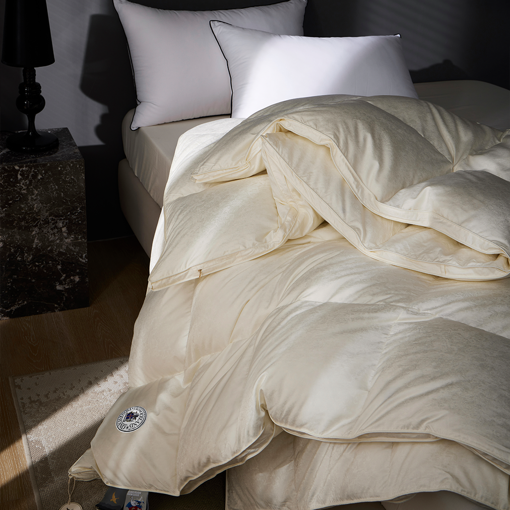 900 F.P Silk Iceland Goose Down Duvet - White