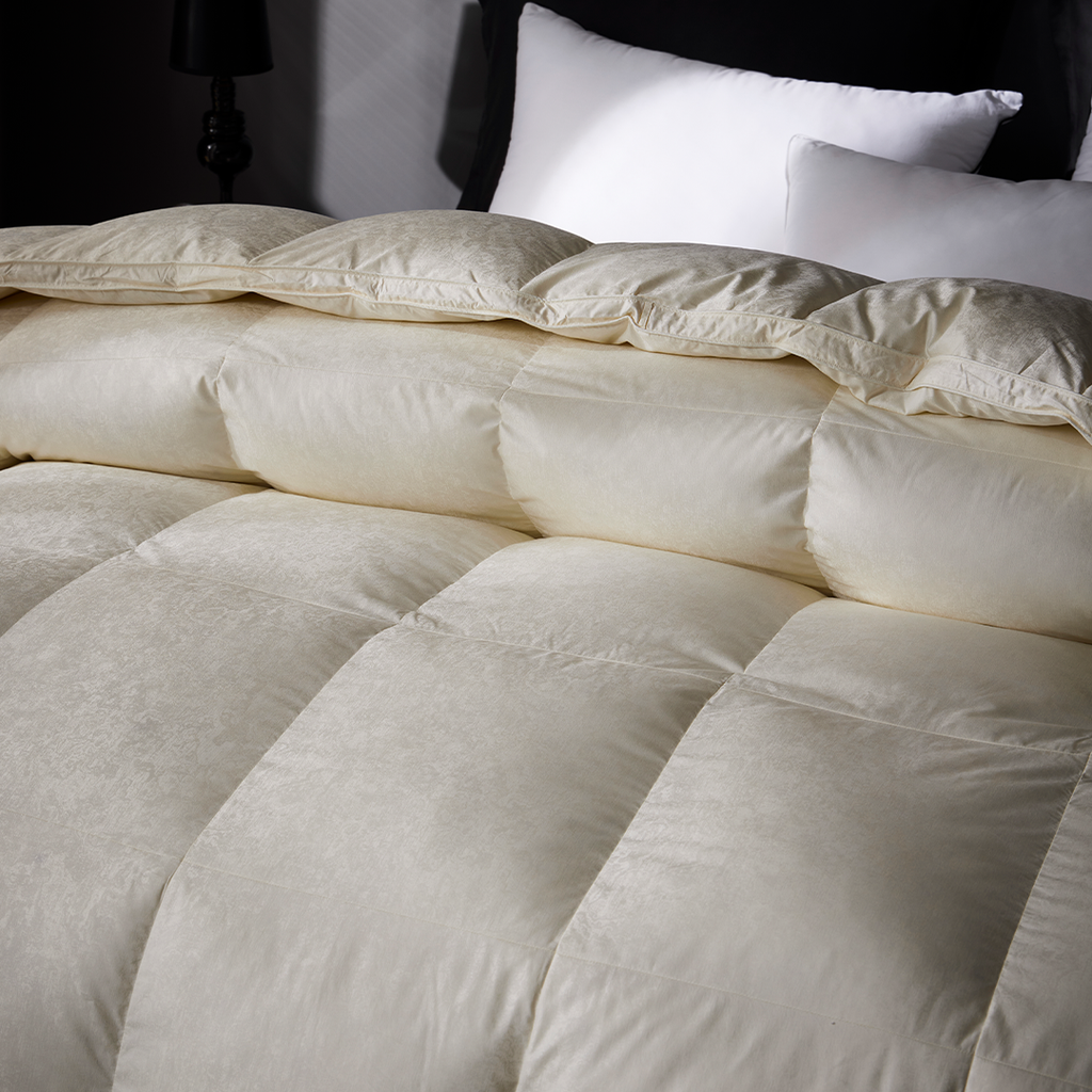 900 F.P Silk Iceland Goose Down Duvet - White