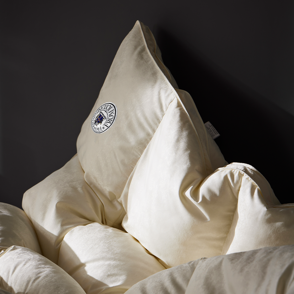 900 F.P Silk Iceland Goose Down Duvet - White