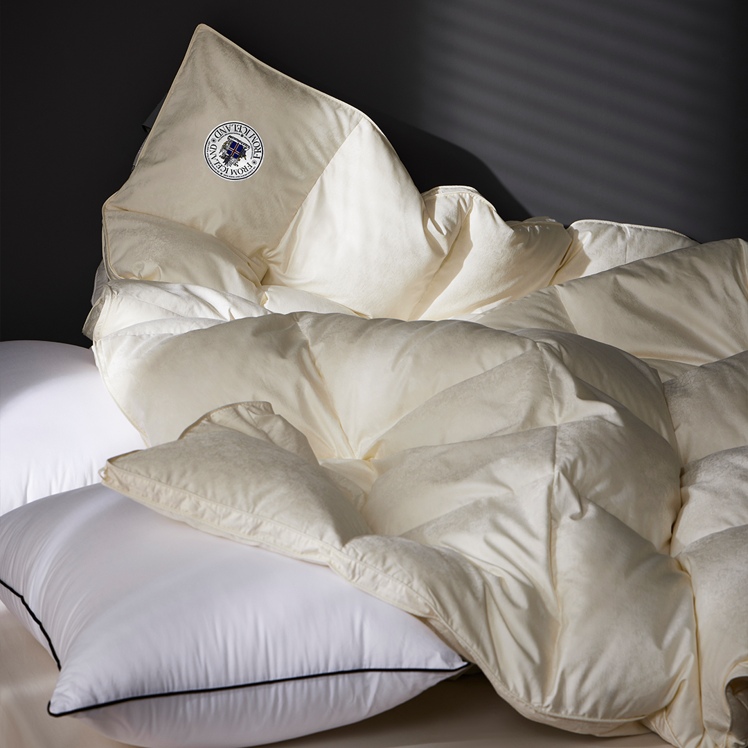 900 F.P Silk Iceland Goose Down Duvet - White