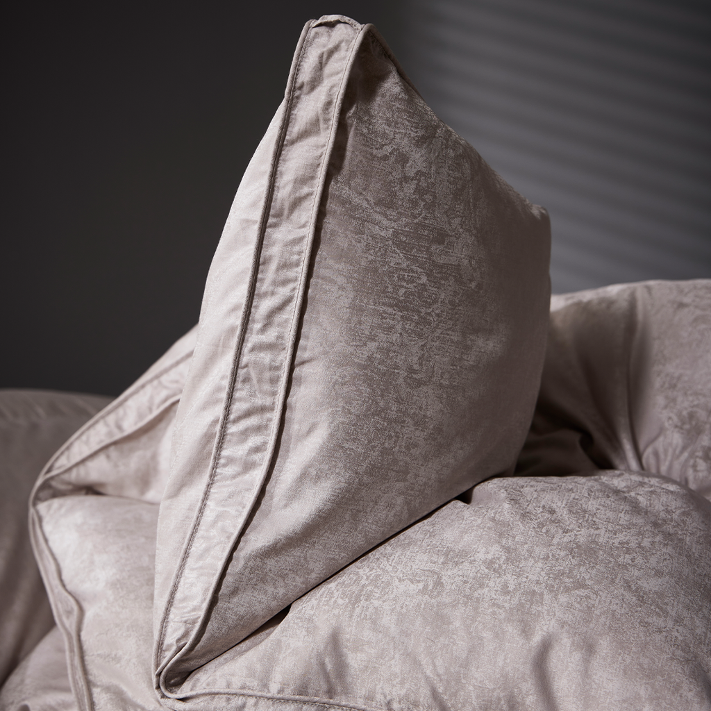 900 F.P Silk Iceland Goose Down Duvet - Grey