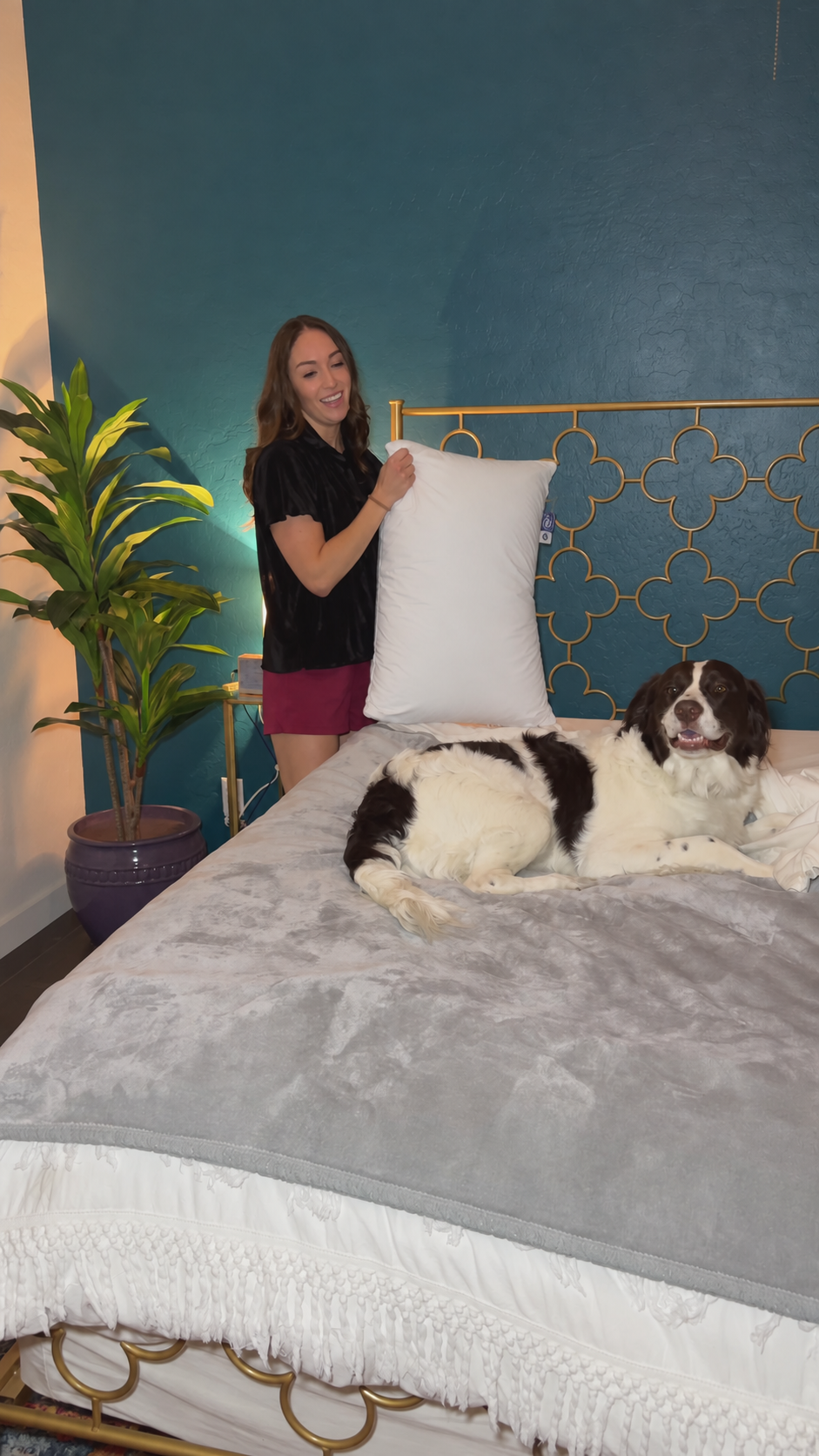 Customer holding the adjustable flat pillow